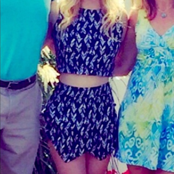 DESIGN LAB Two Piece Set - Picture 1 of 4